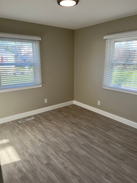 Left Rear bedroom 1 - 4571 Moraine Ave