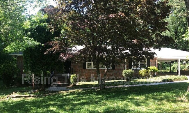 Building Photo - 316 20th Ave NE