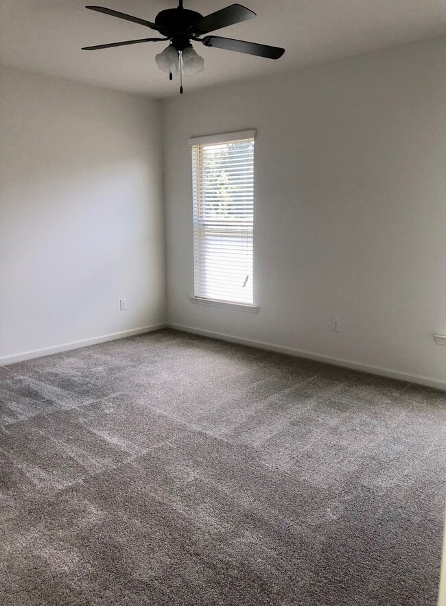 Building Photo - WATER FRONT PROPERTY! BEAUTIFUL 3BD/2BA HOME!