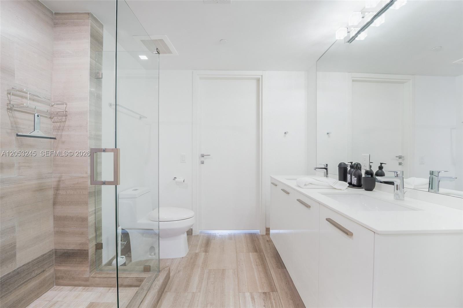 Building Photo - 1300 brickell bay Dr