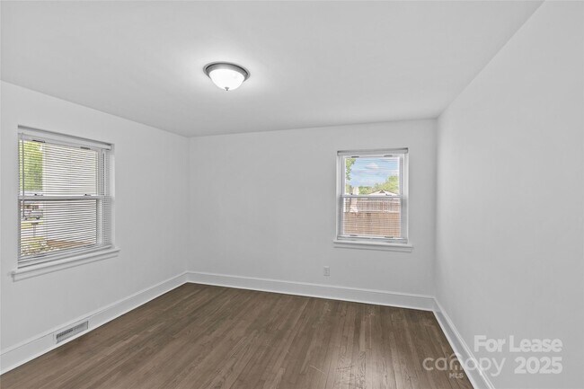 Building Photo - 1601 Gambia St
