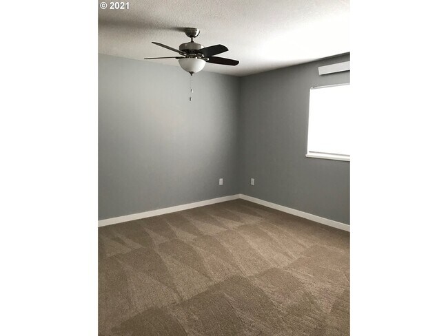 Building Photo - 6867 N Fessenden St