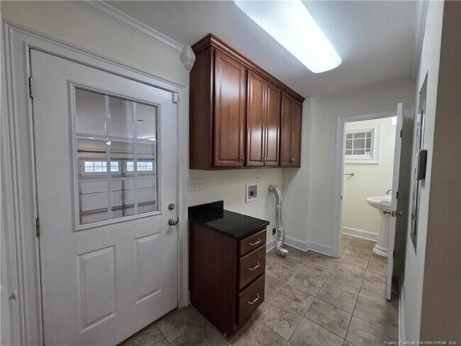 Building Photo - 342 Devane St