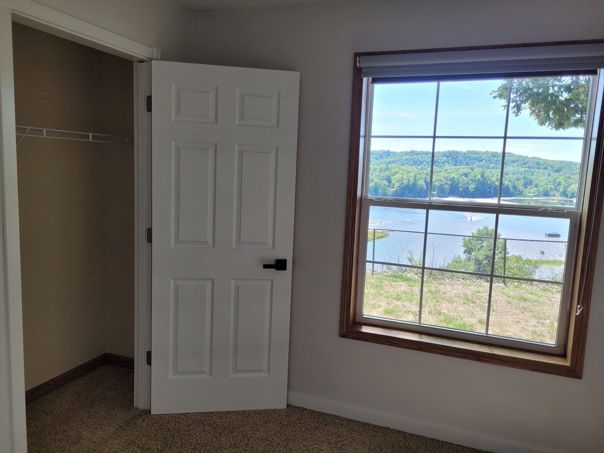 Building Photo - 6088 Pointview Ct