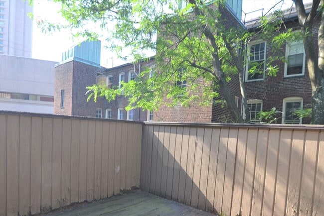 Building Photo - 67 St Germain St