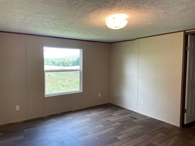 Building Photo - NEW 3 BED, 2 BATH MOBILE HOME IN DENTON AREA!