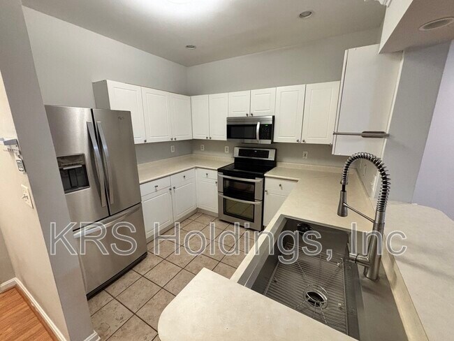 Building Photo - 4550 Strutfield Ln