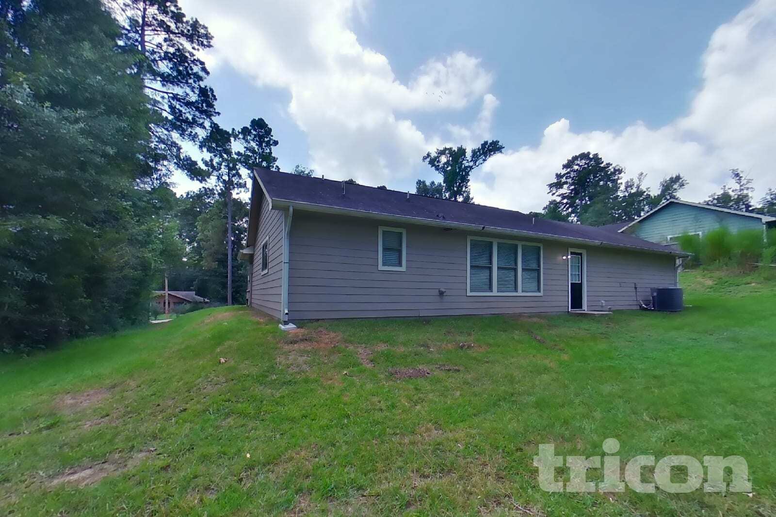 Building Photo - 10951 Royal Forest Dr