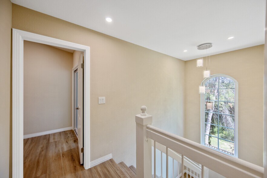 Building Photo - 5530 Spanish Oak Ln