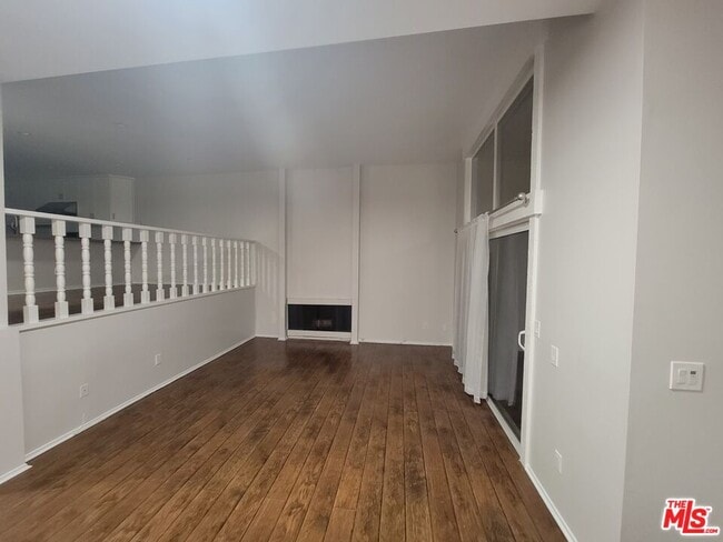 Building Photo - 4866 1/2 McConnell Ave