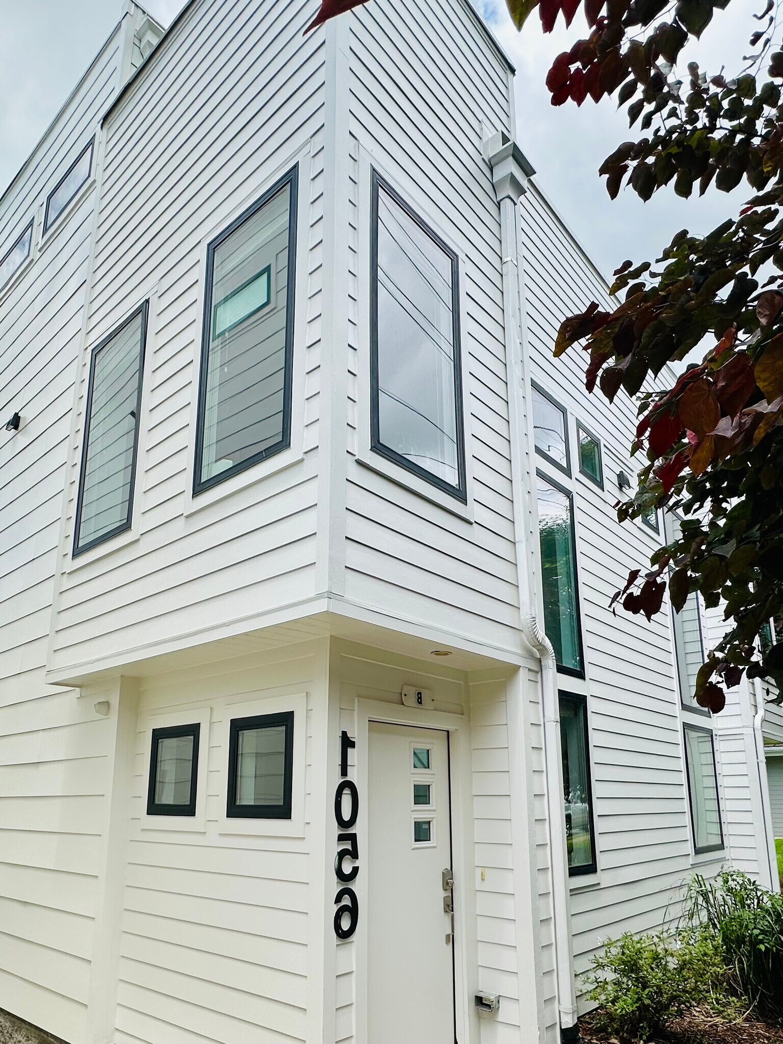 front door - 1056 2nd Ave S