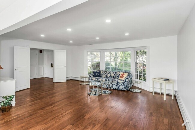 Building Photo - 1402 Bay Blvd