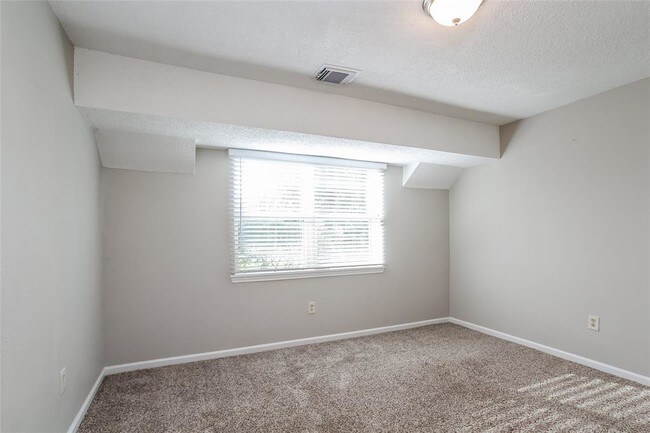 Building Photo - 12610 Pine Bough Ln