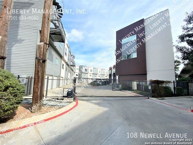 Building Photo - 2BR/3.5 bath rental townhouse near Pearl B...