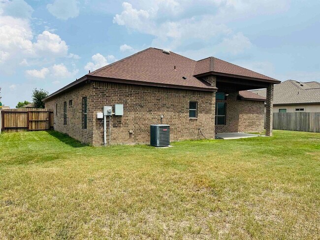 Building Photo - 416 Quail Creek Dr