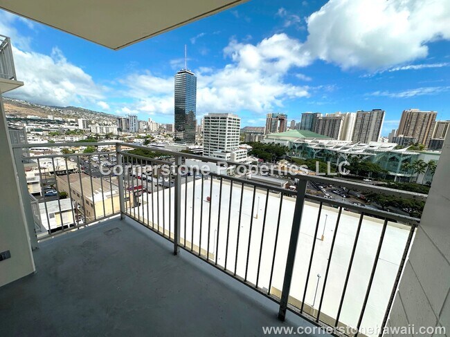 Building Photo - 1655 Makaloa St