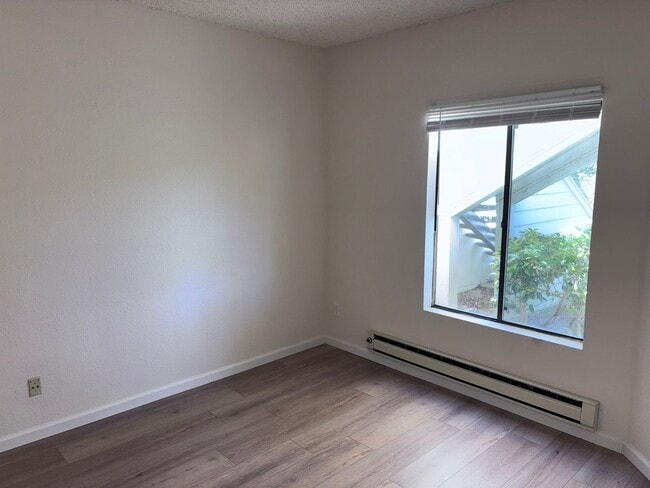 Building Photo - $1900.00-Remodeled 2 Bed 2 Bath, Condo in Glen Cove,(Vallejo) - Downstairs Unit