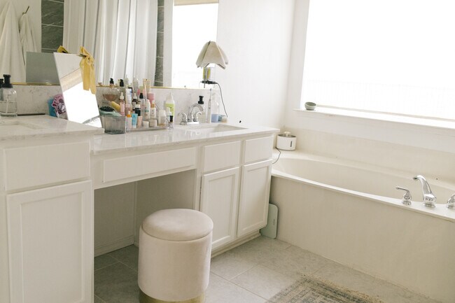 Building Photo - 4812 Buckskin Dr