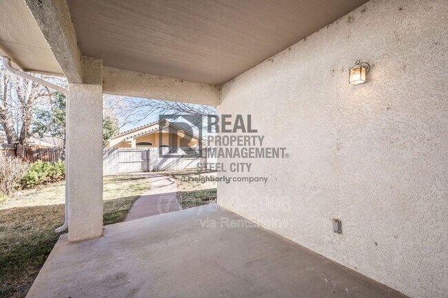 Building Photo - 1014 Pinecrest Dr