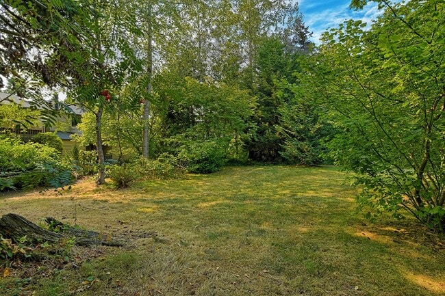 Building Photo - Stylishly Remodeled Condo in Prime Center Park Location