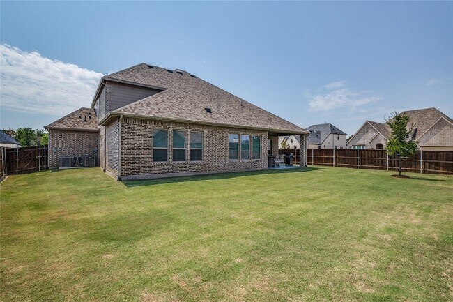 Building Photo - 11112 Lacey Oak Ridge