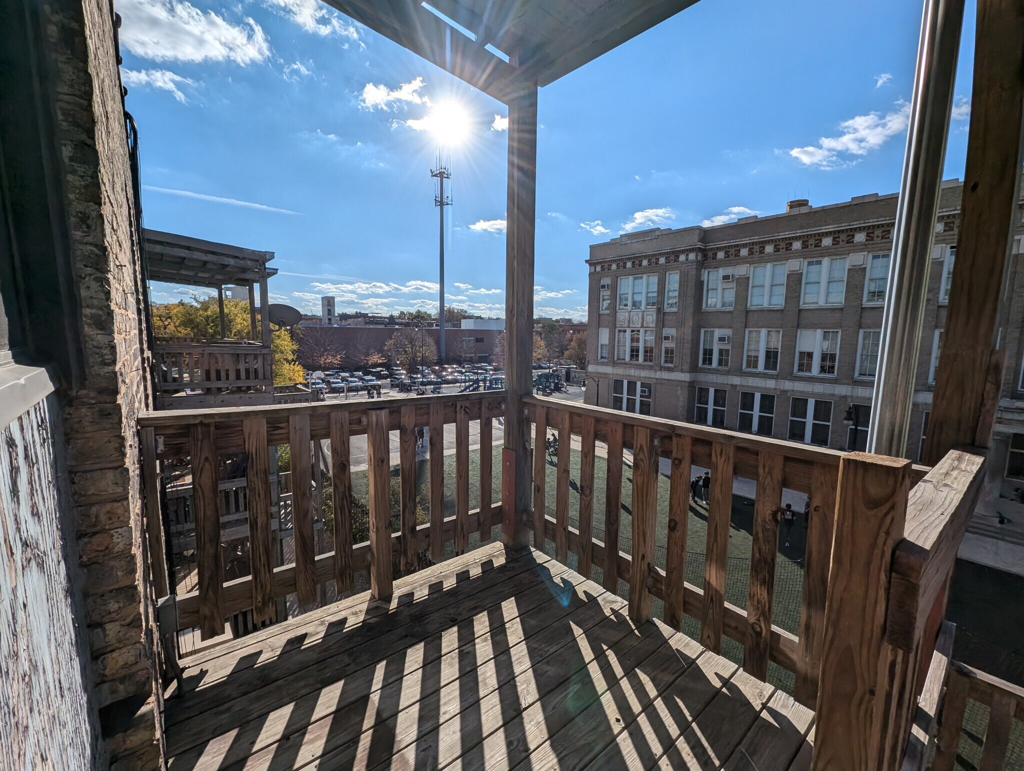 Building Photo - 822 W Waveland Ave