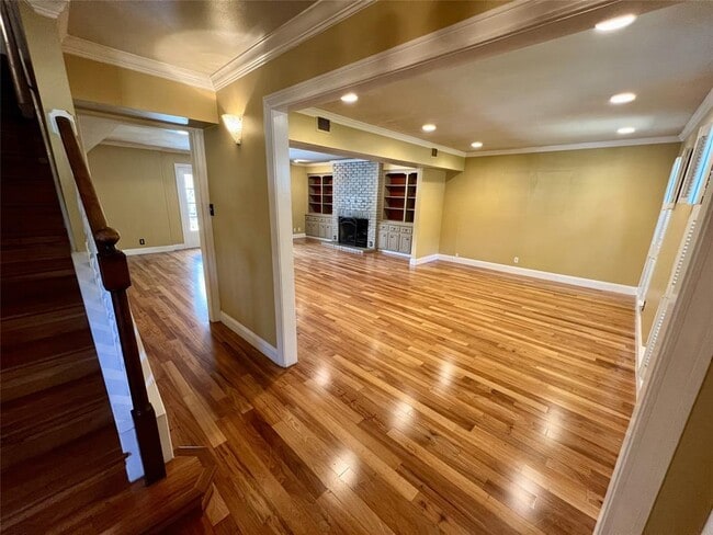 Building Photo - 7211 Mesa Dr