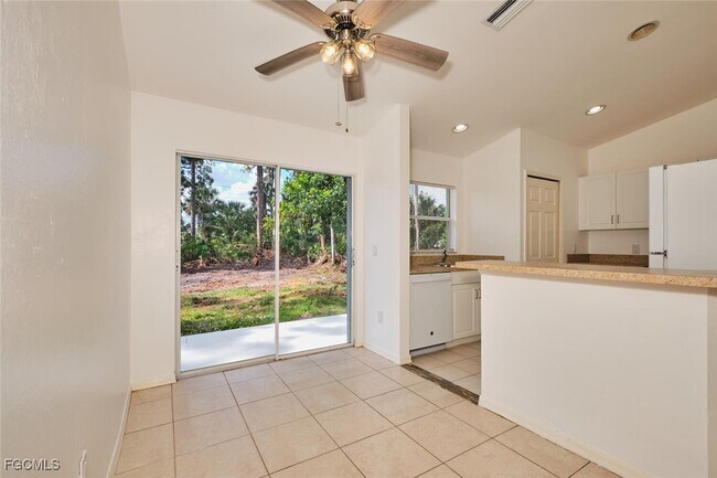 Building Photo - 3825 Hollycrest St