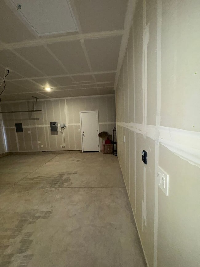 Building Photo - New and Open
