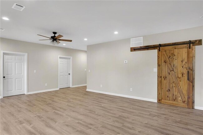 Building Photo - 568 Garden View Ct
