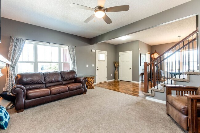 Building Photo - PRAIRIE TRAIL!! 4 Bed, 3.5 Bath Two-Story Home in Ankeny
