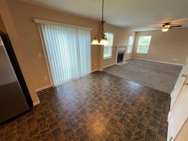 Building Photo - 5095 Oak Creek Trail