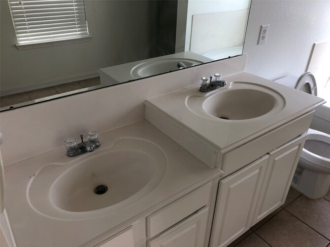 Building Photo - 8531 Ashford Green Ln