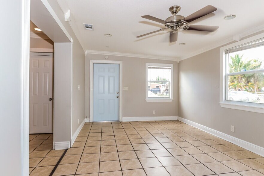 Building Photo - 395 Plum Tree Dr