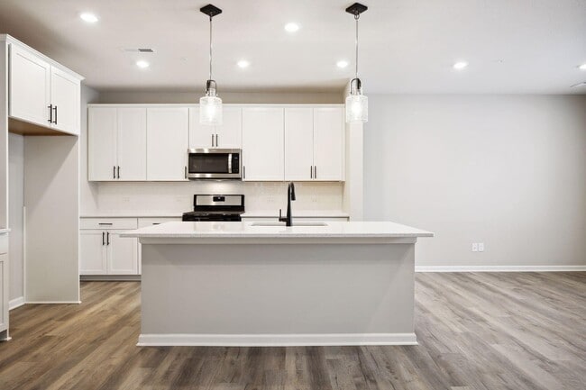 Building Photo - 14536 Twin Lakes Cir