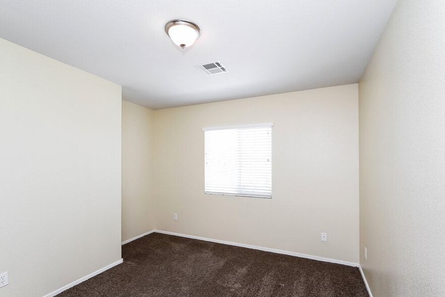 Building Photo - 9841 N Fast Elk St