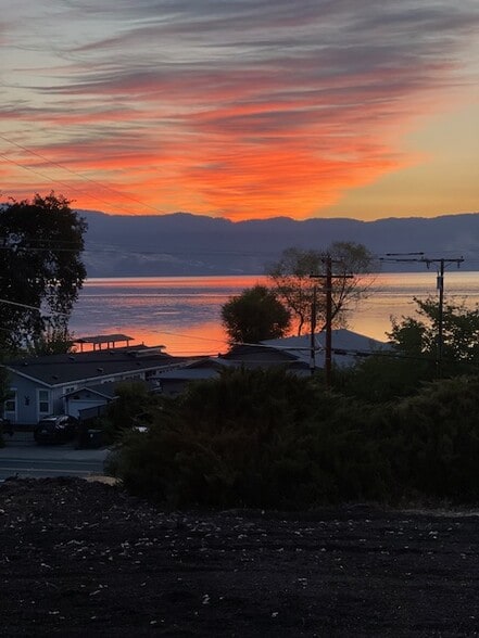 Building Photo - 3677 Lakeshore Blvd