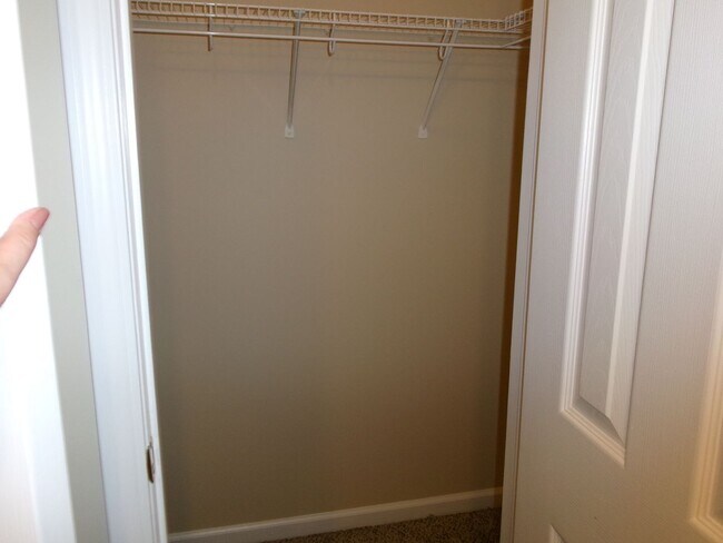 Building Photo - Second floor 2 bedroom, 2 bath condo with community pool