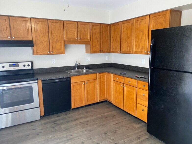 Building Photo - 308 S Gomez Ave