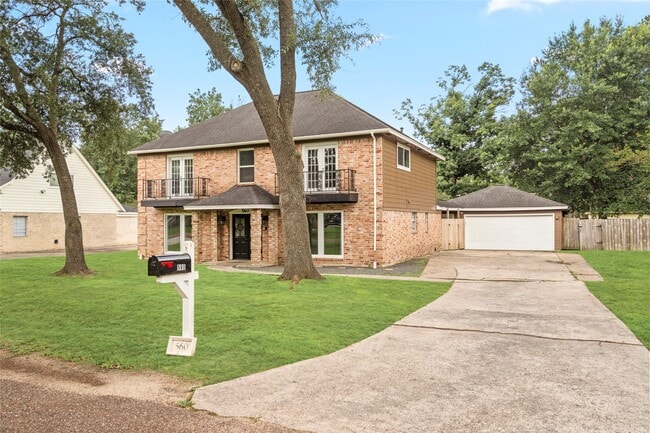 Building Photo - 560 Landfall Ln
