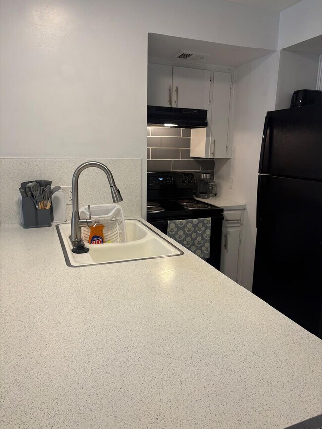 Building Photo - 3006 Stoneway Dr