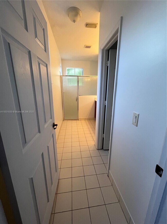 Building Photo - 9140 SW 153rd Ave