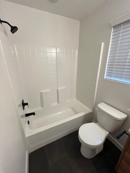 Building Photo - 2029 W Corvina Ave