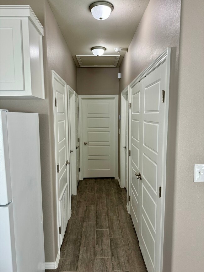 Building Photo - 807 E Starr St