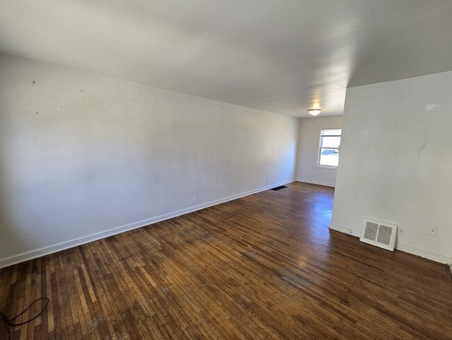 Building Photo - 235 Madison St