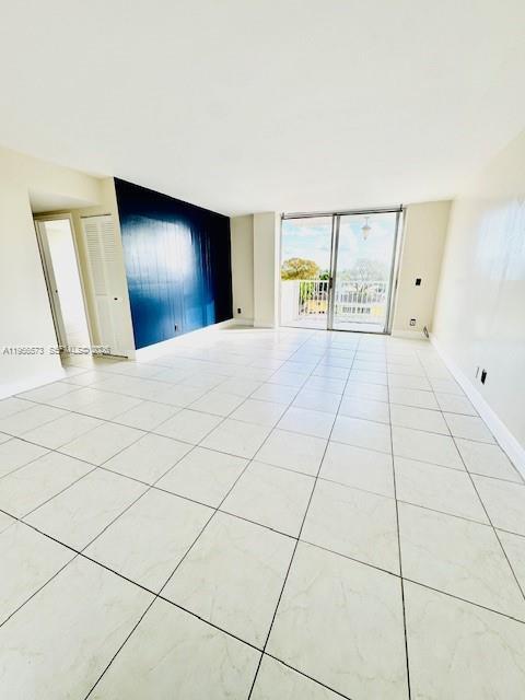 Building Photo - 2020 NE 135th St