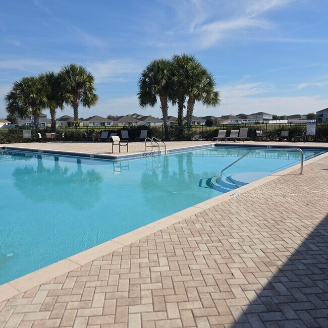 Building Photo - 4 Bedrooms, 2.5 Bathrooms Singe family home