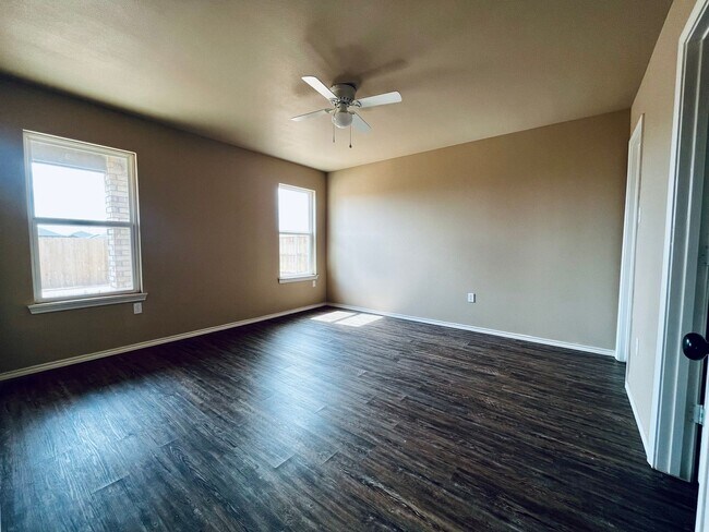 Building Photo - Modern 3-Bedroom, 2-Bathroom Home in North Lubbock