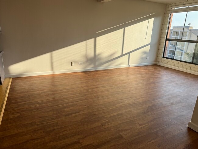 Building Photo - 1440 Veteran Ave