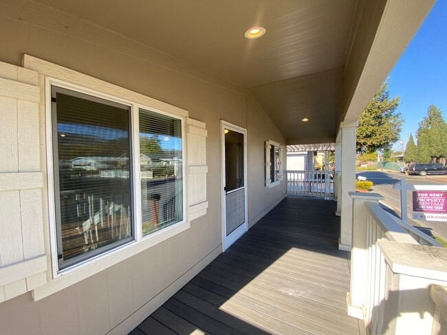 Building Photo - 3 Bedroom Mobile Home for Rent in Santa Rosa